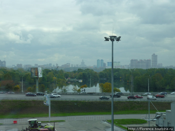 Вид из окна на МКАД и Москву