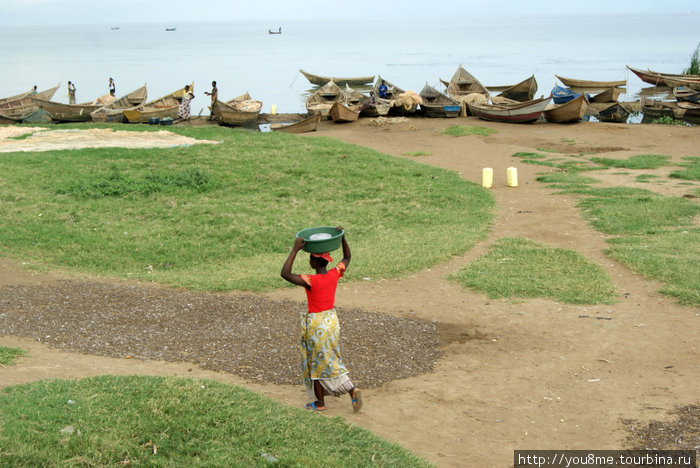 рыбаки и лодки Озеро Альберт, Уганда