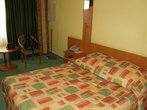 Кровать в нашем номере в Катовице
