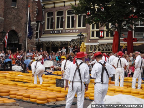Сырный рынок в Алкмаре. Амстердам, Нидерланды