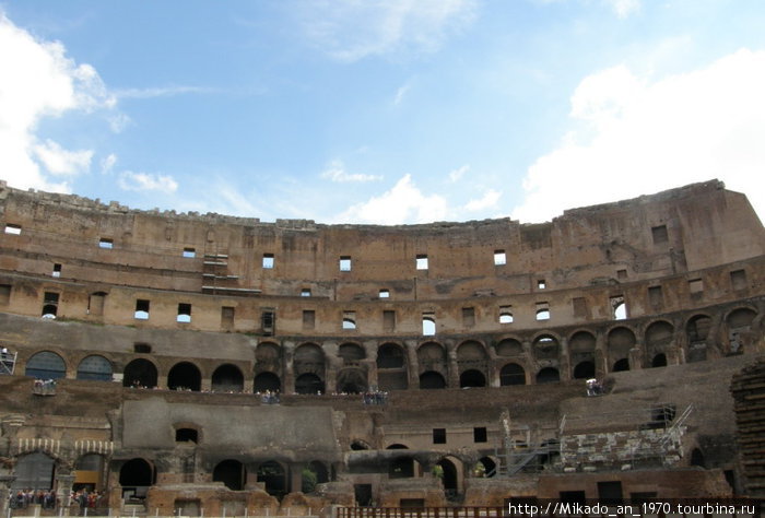 Колизей, общий вид изнутри Рим, Италия