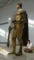 Бронзовая скульптура императору Августу в виде Геракла