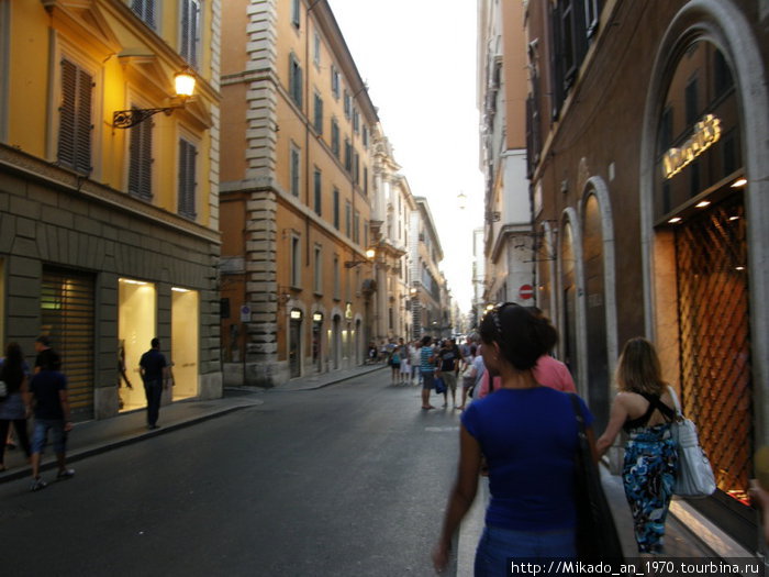 Одна из центральных улиц в Риме Рим, Италия