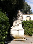 Женская античная скульптура в саду Ватикана
