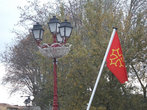 Флаг Аквитании на мосту через р. Орб.