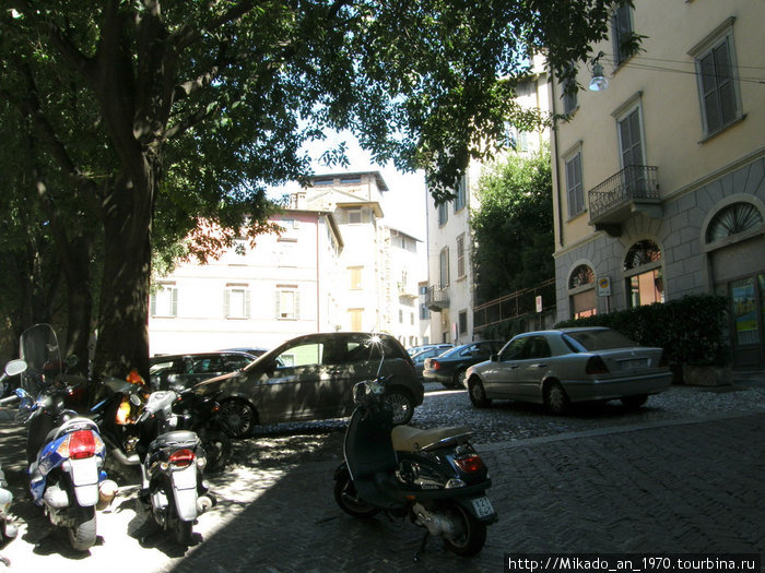 Парковка в чита-альта Бергамо, Италия