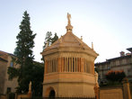 Мини-церковь в Бергамо