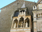 Фасад Дуомо в Бергамо
