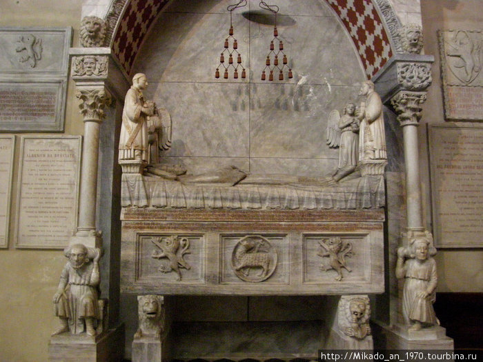 Гробница в Бергамском Дуомо Бергамо, Италия
