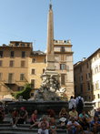 Один из обелисков возле Пантеона