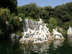 Верхний фонтан со скульптурной группой