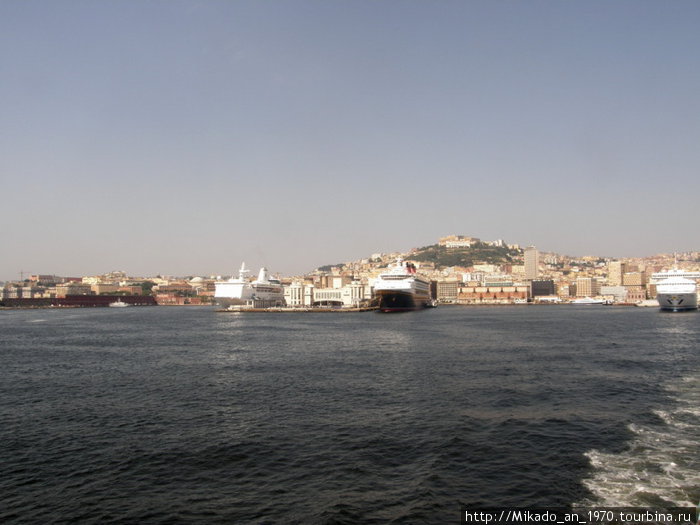 Выход из Неапольского порта