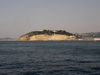 Остров-полуостров в Неаполитанском заливе