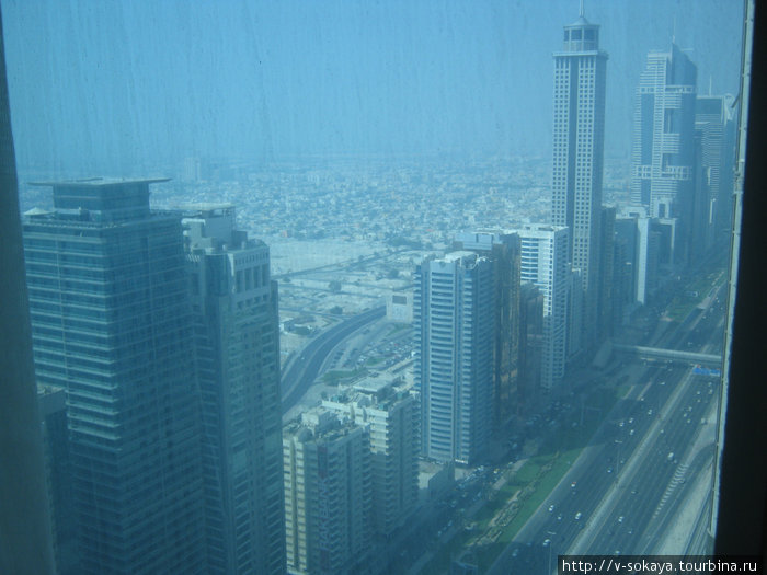 вид из номера самого высокого отеля в мире (49 этаж) ОАЭ