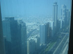 вид из номера самого высокого отеля в мире (49 этаж)