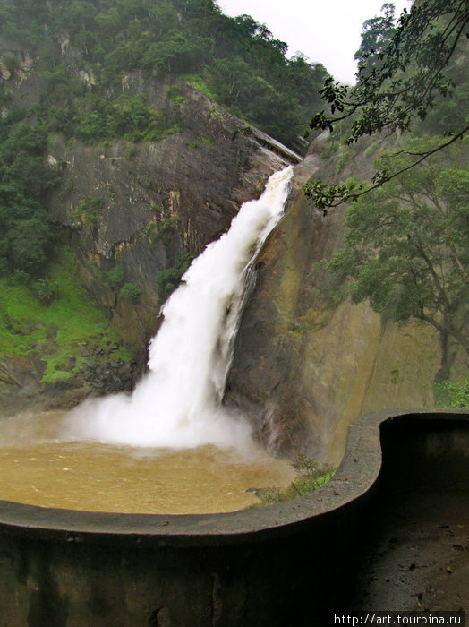 Бадулла. Водопад Дунхинда. Верхняя ступень. Центральная провинция, Шри-Ланка