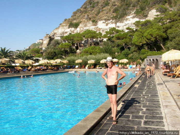 Самый большой бассейн в саду Остров Искья, Италия