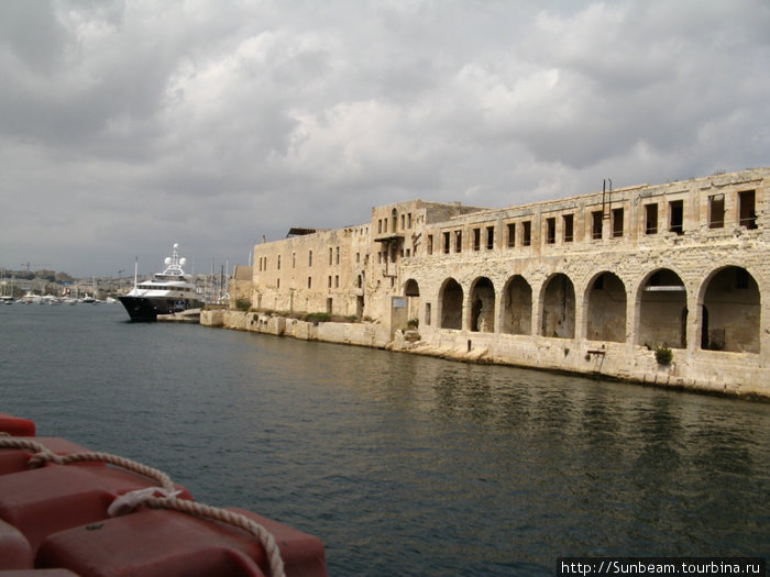 Очарование Мальты Слима, Мальта