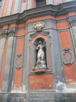 Скульптура в стене церкви Санта-Кьярра