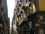 Узкая улица в Неаполе