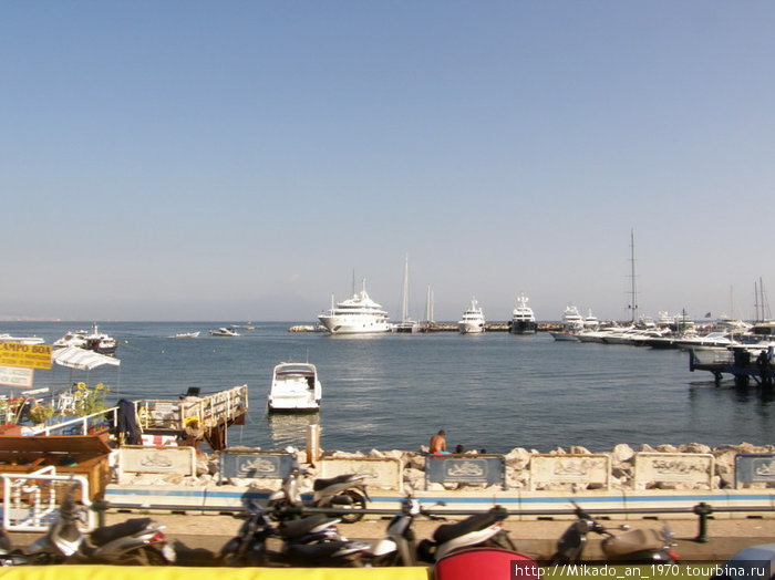 Один из небольших портов в Неаполе Неаполь, Италия