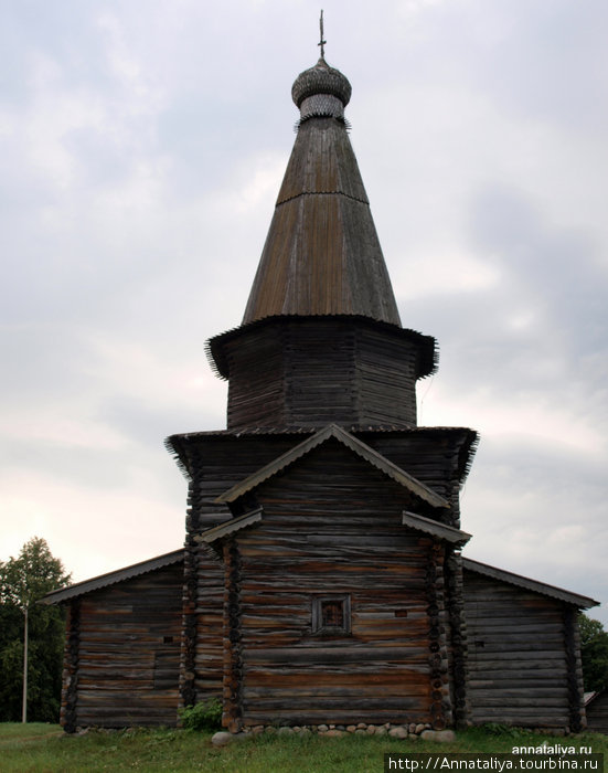 Церковь Успения Богородицы 16 века Новгородская область, Россия