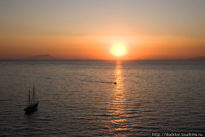 И напоследок — закат над Тирренским морем Сорренто, Италия