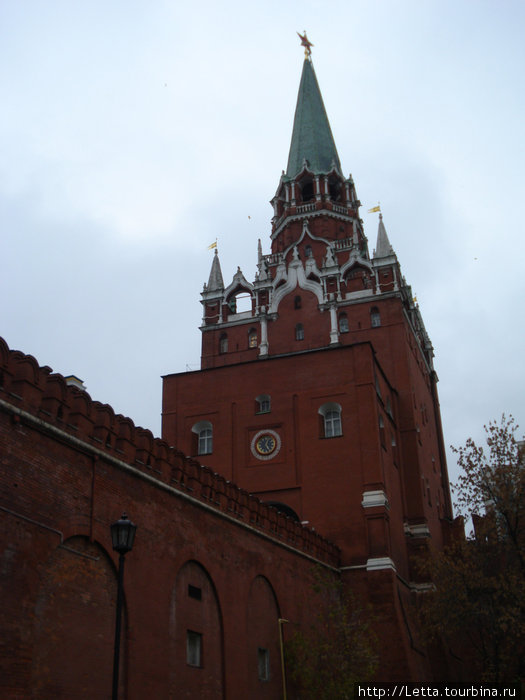 Троицкая башня — вход в Московский кремль Москва, Россия