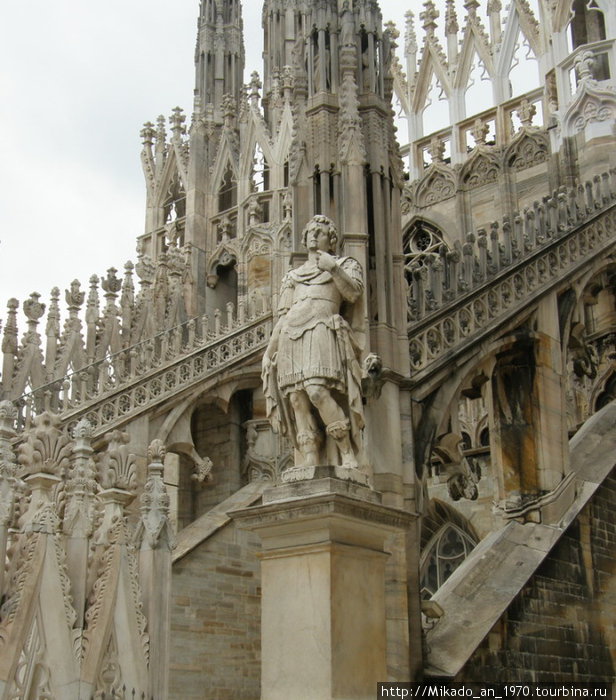 Скульптура на крыше Дуомо Милан, Италия