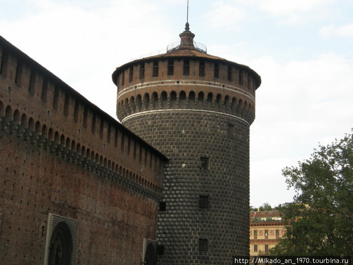 Правая башня замка Сфорца Милан, Италия