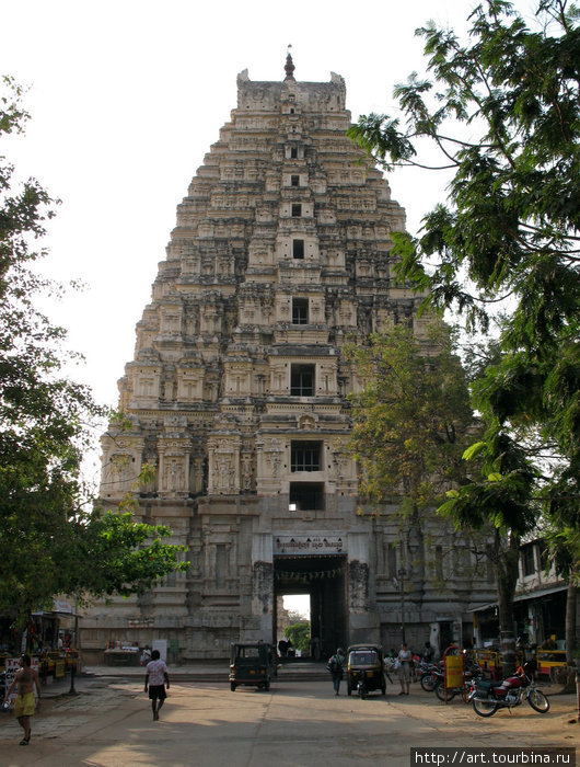 Гопурам храма Вирупакши . Хампи, Индия