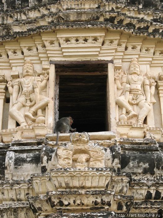 Стены гопурама. Хампи, Индия