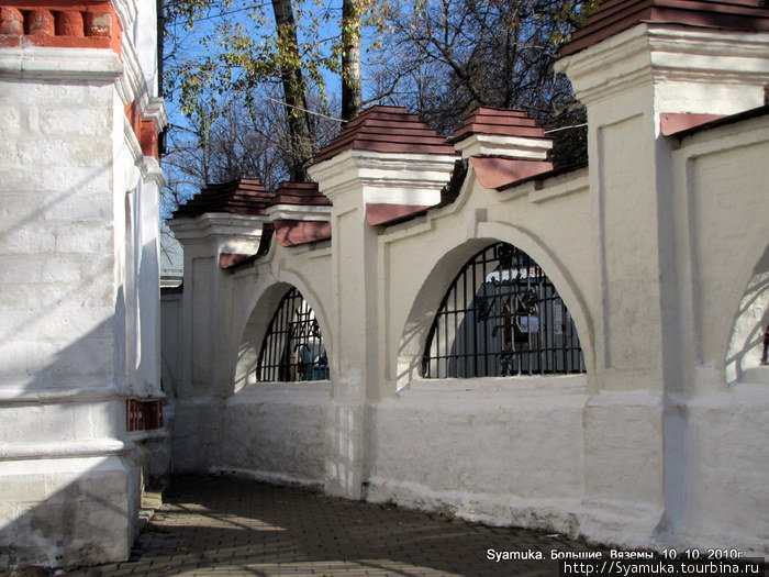 Ограда церкви. Большие Вязёмы, Россия