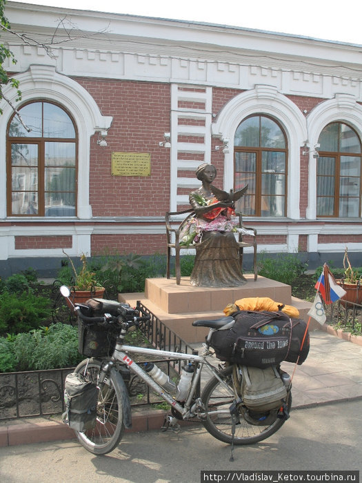 Памятник императрице. Мариинск, Кемеровская область Россия