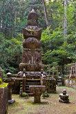Сугэн-ин-Куёто — могила второго сына второго сёгуна Токугава, самое большое надгробие на всем кладбище