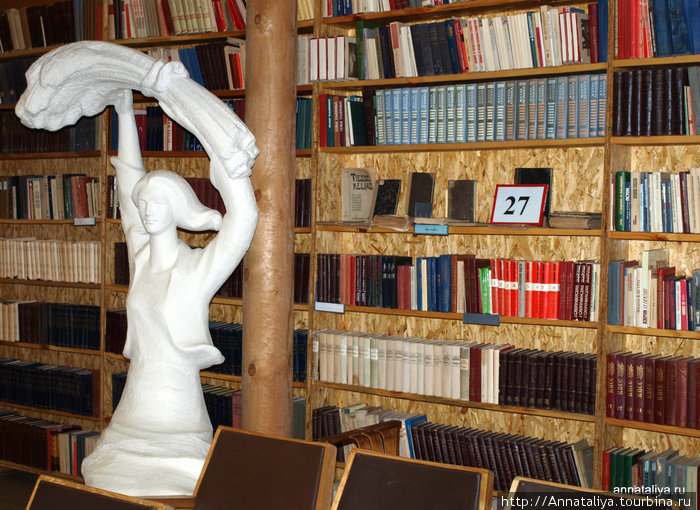 В советской библиотеке Друскининкай, Литва