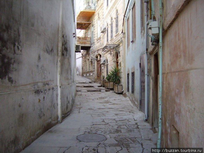 вот такие улочки в старом городе Баку, Азербайджан