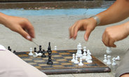 В каждом городе вы увидите увлечённых шахматной игрой людей
