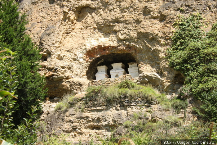 Пещера с молитвенными ступами Тукуче, Непал