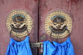 Популярный тип входных ручек на дверях монастыря в старой части Хархорина.
В новой, естесствено, никто такие не делает )