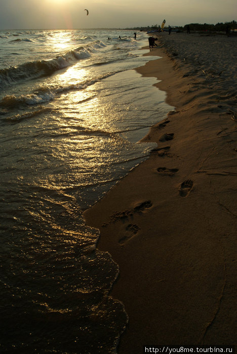 следы на песке Бужумбура, Бурунди