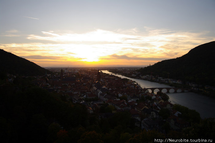 Вид на город со смотровой площадки замка Гейдельберг, Германия