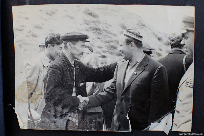 Ю.А. Гагарин с визитом в Киргизию, с. Тамга, Иссык-Кульская область, 1965 г. Ущелье Барскоон, Киргизия