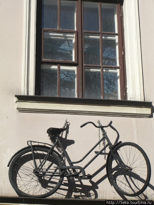 Велосипед под окном Люблин, Польша