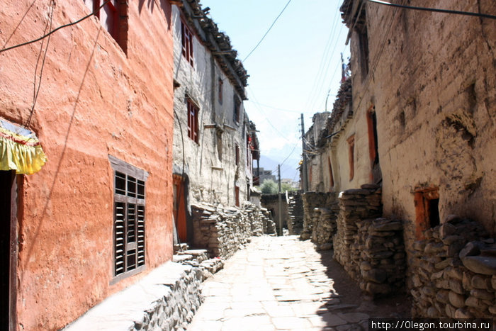 Стены крепости, дворы и дома Кагбени, Непал