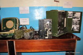В качестве экспонатов — телеграфные аппараты, радиоприемники, радиостанции специальных разведывательных подразделений бывшего СССР.