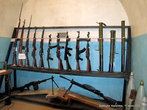 Среди экспонатов «Скели» – стрелковое оружие — винтовки, автоматы, карабины — гранатометы...