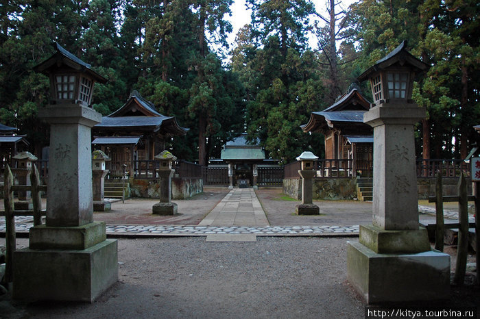 Усыпальница клана Уэсуги (мавзолеи лидеров клана в нескольких поколениях) Йонэдзава, Япония