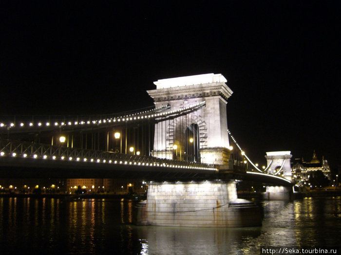 Цепной мост в вечерней подсветке Будапешт, Венгрия