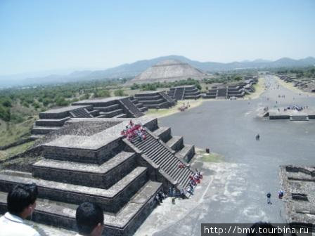 Дорога Мертвых с пирамиды Луны. Мехико, Мексика